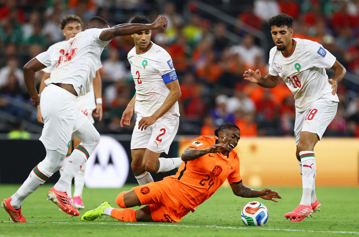 المنتخب المغربي يتألق من خلال الفوز على هولندا بركلات الترجيح ويتأهل إلى دور الثمانية في البطولة
