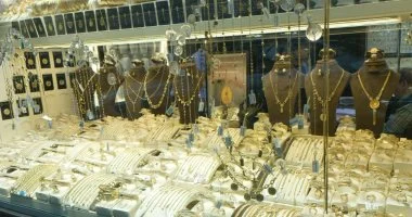 أسعار الذهب تتجاوز أربعة آلاف دولار عالميا مع تحديثات جديدة في السوق المصري وتأثيرها على المستثمرين