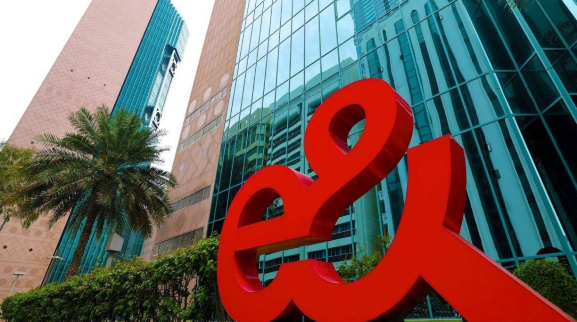 إي آند الإماراتية تبرم صفقة بيع حصتها بالكامل في فودافون مقابل 5.95 مليار دولار في خطوة استثمارية استراتيجية