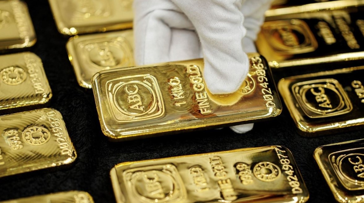 ارتفاع أسعار الذهب يحقق أول مكاسب أسبوعية للأوقية منذ أكثر من شهر في ظل تقلبات السوق العالمية