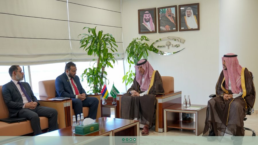 الكهموس يلتقي سفير موريشيوس لتعزيز أطر التعاون المشترك في مكافحة الفساد وتحقيق التنمية المستدامة