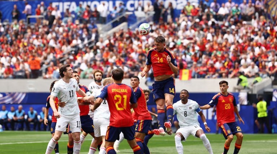 الماتادور يقدم عرضا رائعا بثلاثية نظيفة تتأهل به إسبانيا إلى الدور الثاني في كأس العالم