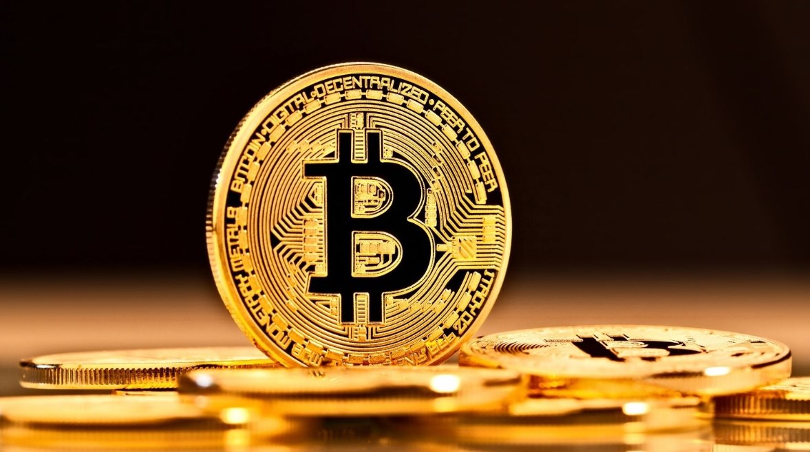 بيتكوين تشهد انخفاضا ملحوظا دون مستوى 63 ألف دولار نتيجة تصاعد التوترات بين أمريكا وإيران