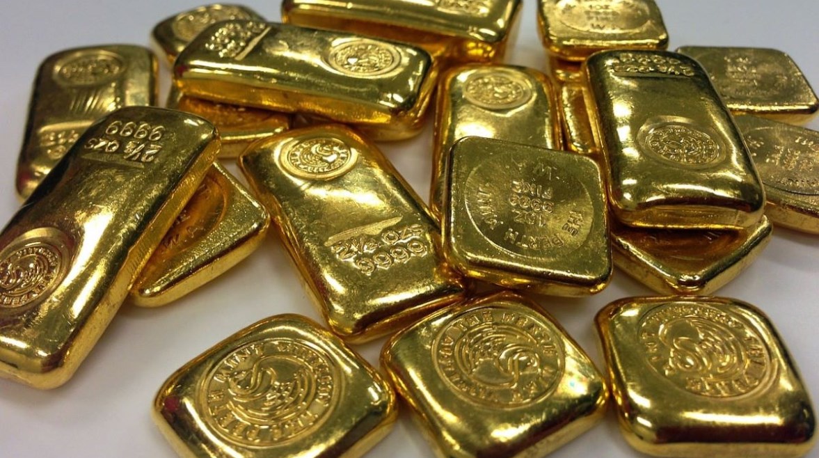 تراجع أسعار الذهب يثير التساؤلات رغم تصاعد التوترات بين الولايات المتحدة وإيران وتأثيرها على الأسواق العالمية