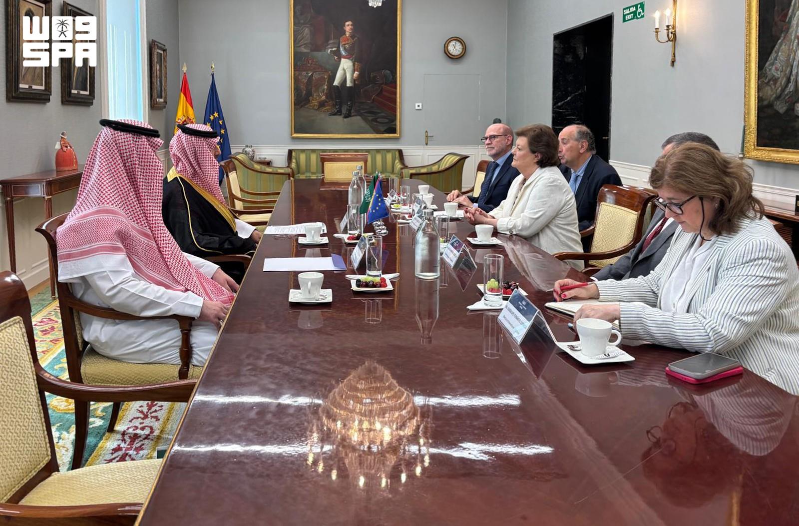 رئيس الديوان العام للمحاسبة يلتقي بنظيرته الإسبانية لبحث سبل تعزيز التعاون المشترك في مجالات الرقابة المالية