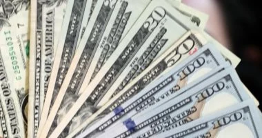 سعر الدولار في بنك قناة السويس اليوم الثلاثاء يصل إلى 48.77 جنيه ويفتح آفاق جديدة للتعاملات المالية