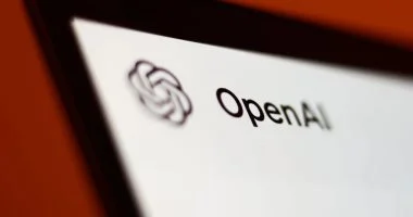 محادثات أولية حول إمكانية منح OpenAI الحكومة الأمريكية حصة في الشركة تثير جدلاً واسعاً في الأوساط المالية والتكنولوجية