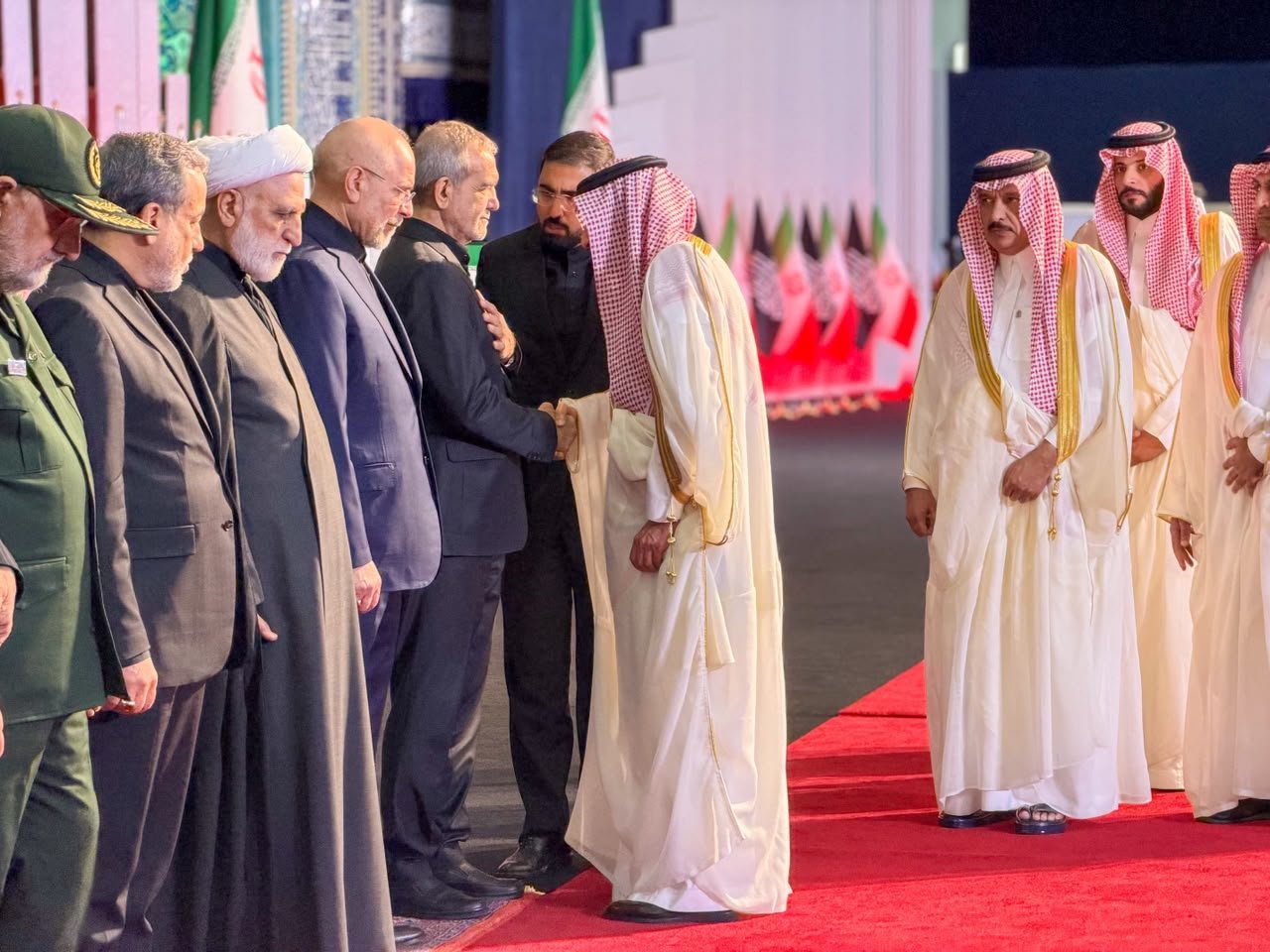 نائب وزير الخارجية السعودي يعبر عن تعازي القيادة في رحيل القائد الإيراني خامنئي في رسالة مؤثرة