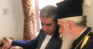 وزير السياحة والآثار يقوم بزيارة تاريخية لدير سانت ويلتقي الأنبا سيميون مطران الدير لتعزيز التعاون الثقافي والسياحي